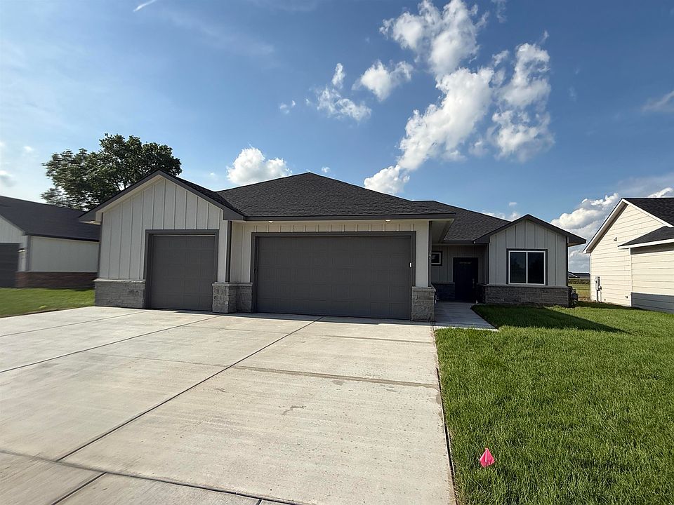 1st image of 27 Kingdom Ct