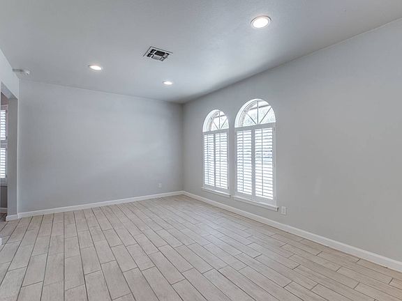 4th image of 1735 Brogan Dr