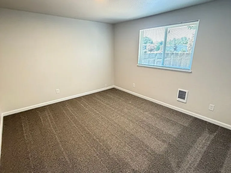 3998 Linn Ave SE — Photo 15