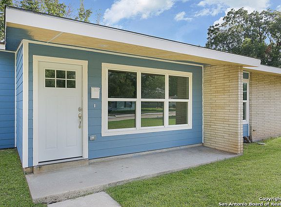 4th image of 4303 Silver Lake Dr