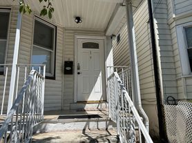 1017 Anna St, Elizabeth, NJ