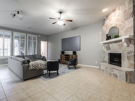 Modern, neutral finishes - to fit any dÃ©cor preference.