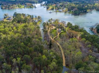 5772 Capt Woodlands Ln, Gloucester, VA 23061