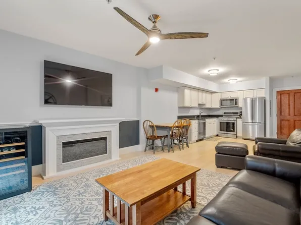 45 W Broadway Unit 204, Boston, MA 02127