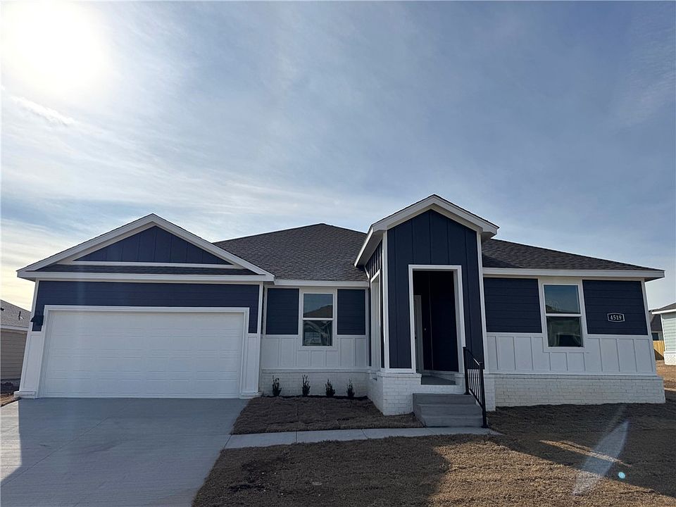 1st image of 4519 W Canyon Run Dr