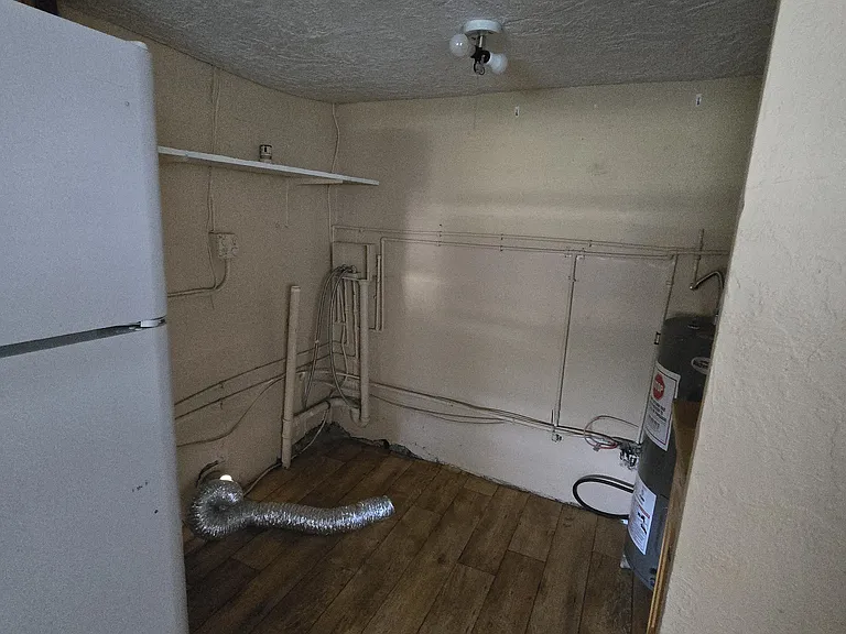 252 E Center St — Photo 5