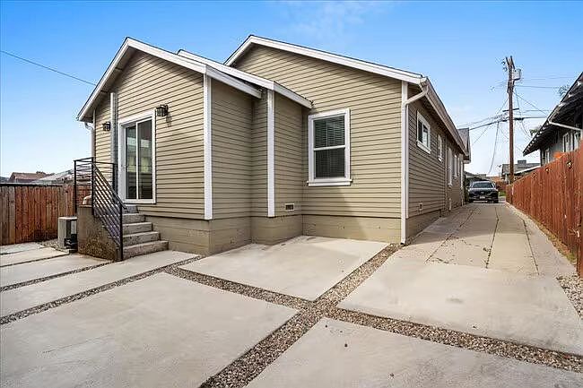 2nd image of 202 S Boyle Ave #940