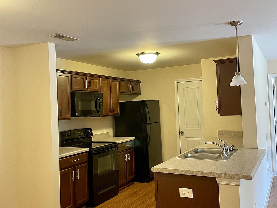 1st image of 101 Colonnade St #103