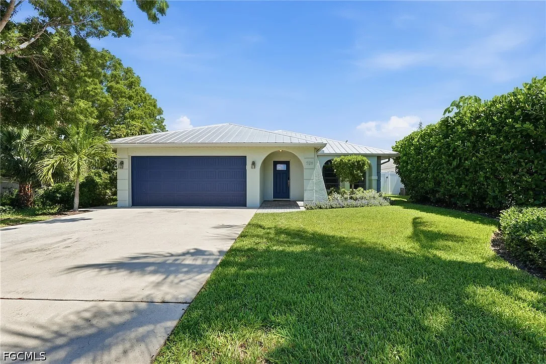 3 bed, 2.0 bath, 1432 sqft, $11,000 — Photo 2