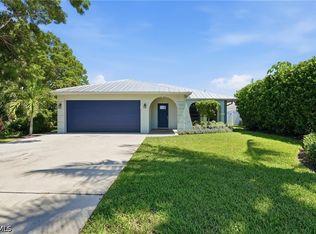 521 102nd Ave N, Naples, FL 34108