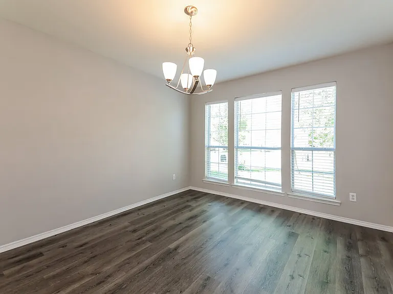 1107 Caroline Dr — Photo 6