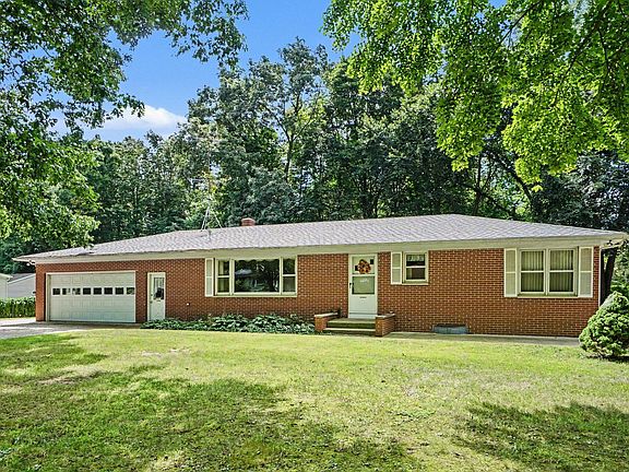 3rd image of 304 Orchard Ct