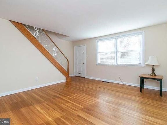 3rd image of 131 E Hartwell Ln