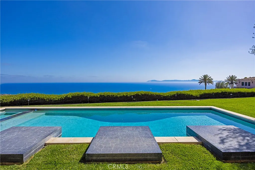 7 bed, 11.0 bath, 14372 sqft, $100,000 — Photo 1