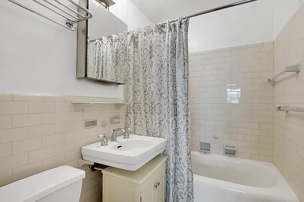 Rented by Compass | media 7