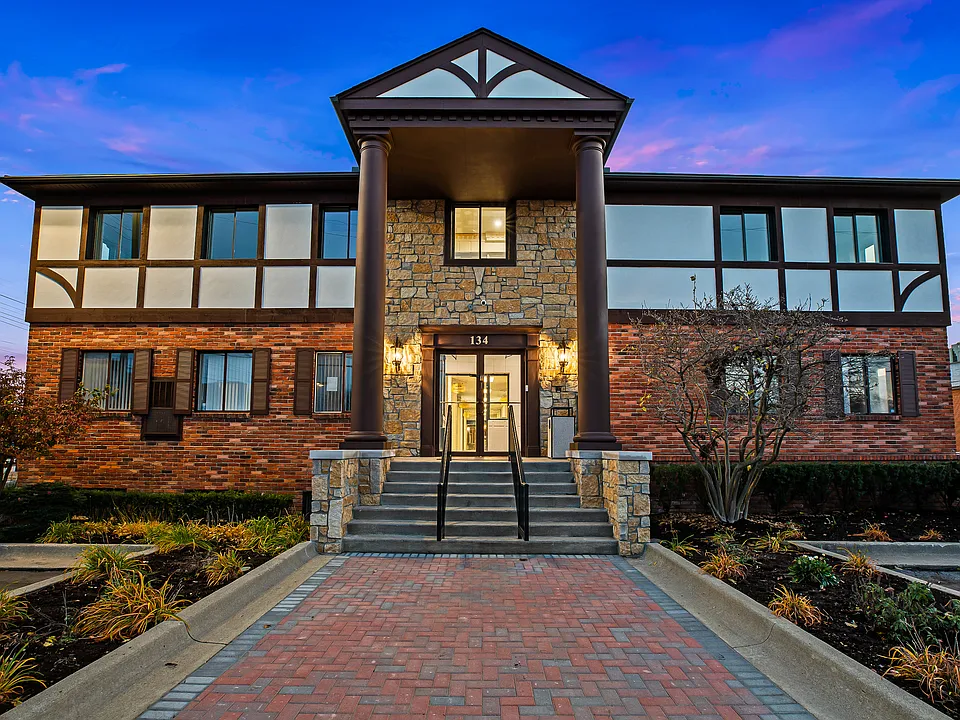 134 W University Dr #112
