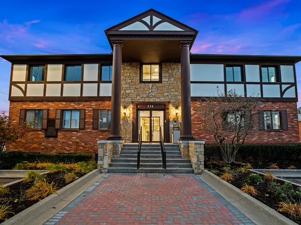 134 W University Dr, Rochester, MI