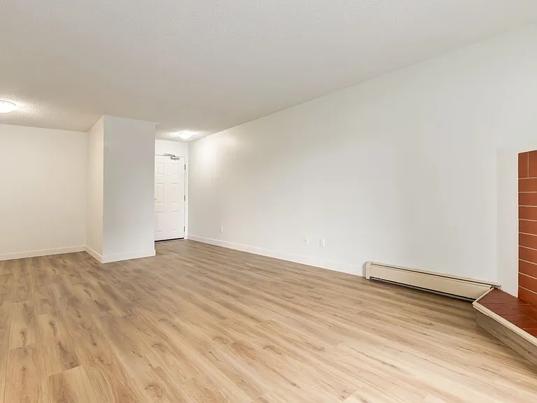 1825 Woodview Dr SW — Photo 6
