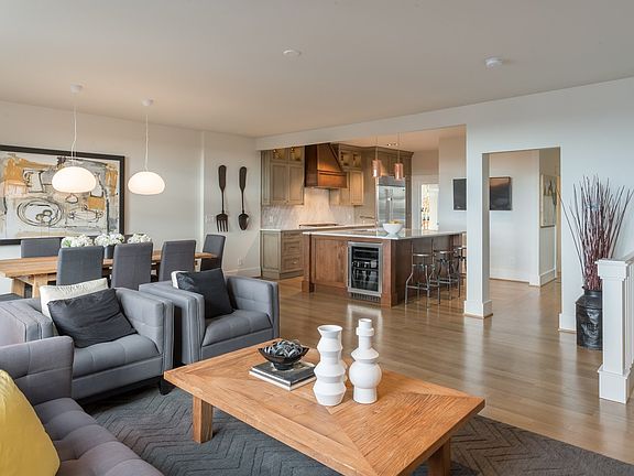 Light and bright main floor