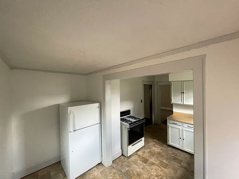 927 Clinton Ave SW — Photo 5