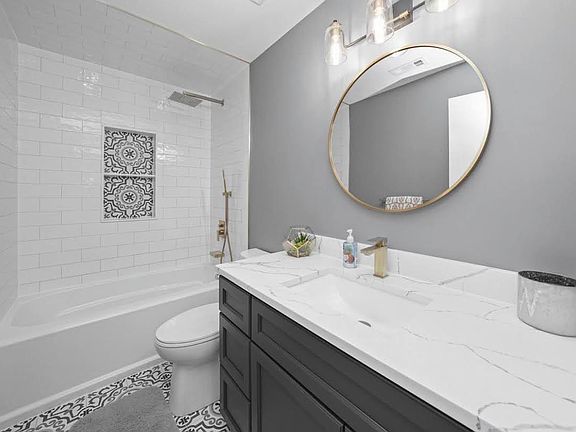 3rd image of 1727 W Crystal Ln Unit 604