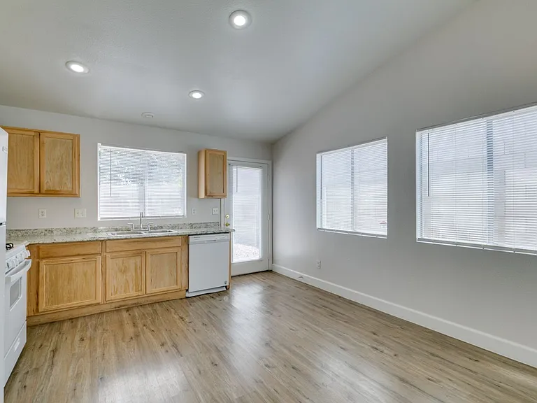 9660 Crystal Ridge Rd — Photo 19