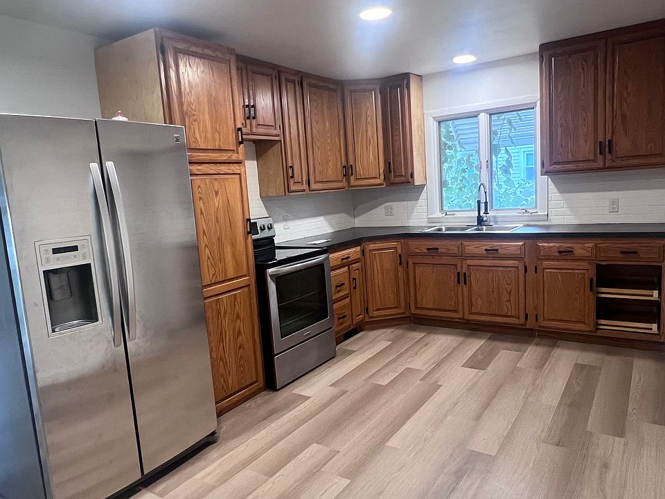 1st image of 409 C Ave