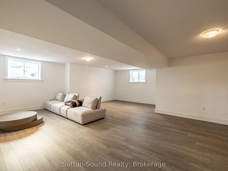 116 Laurens Ln — Photo 25