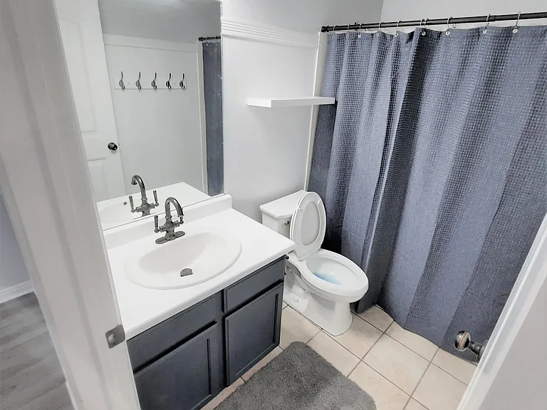 7471 N Addison Ave — Photo 24