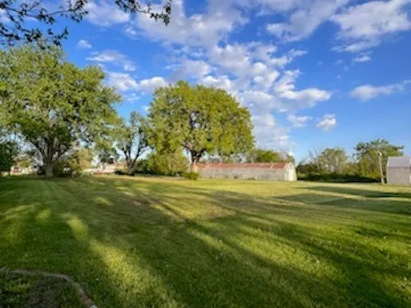 303 S West St, Russell, IA 50238