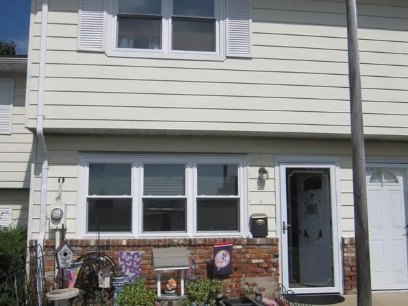 12 Connecticut Ct, Matawan, NJ 07747