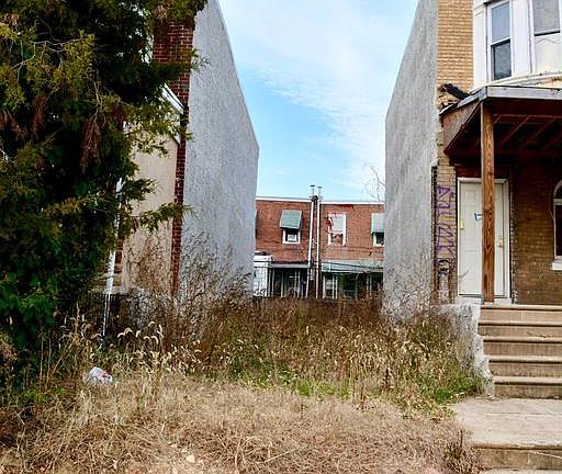 2nd image of 5833 Larchwood Ave
