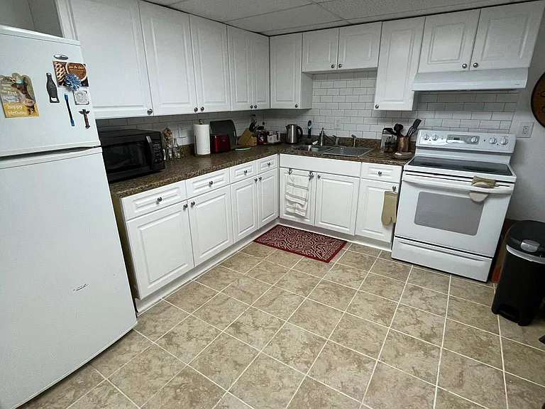 195 N Etowah Dr #B — Photo 10