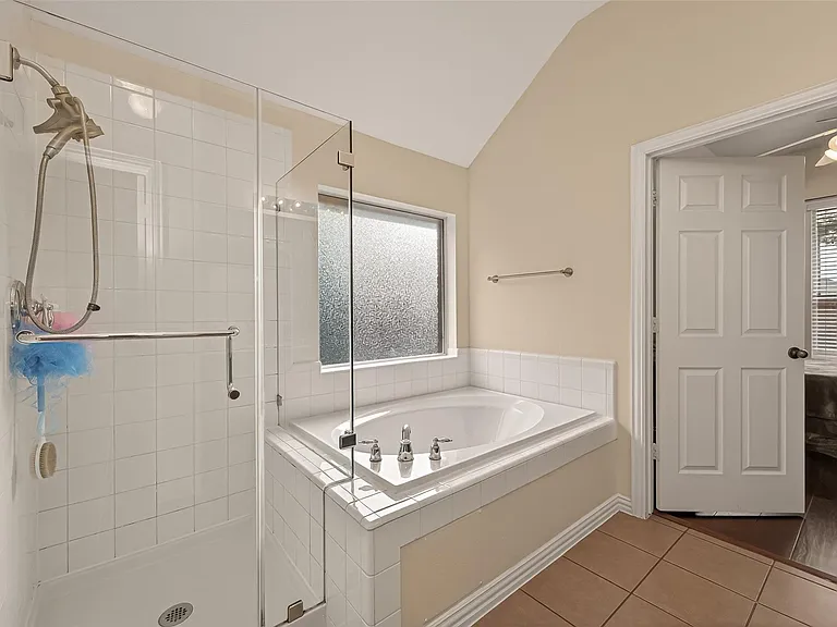23222 Century Plant Dr — Photo 27