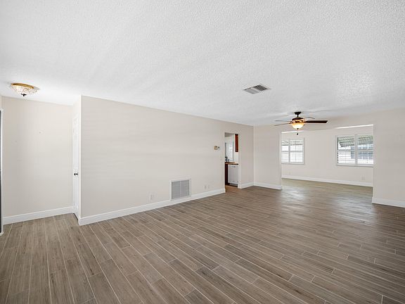 2nd image of 712 SW Lake Ct