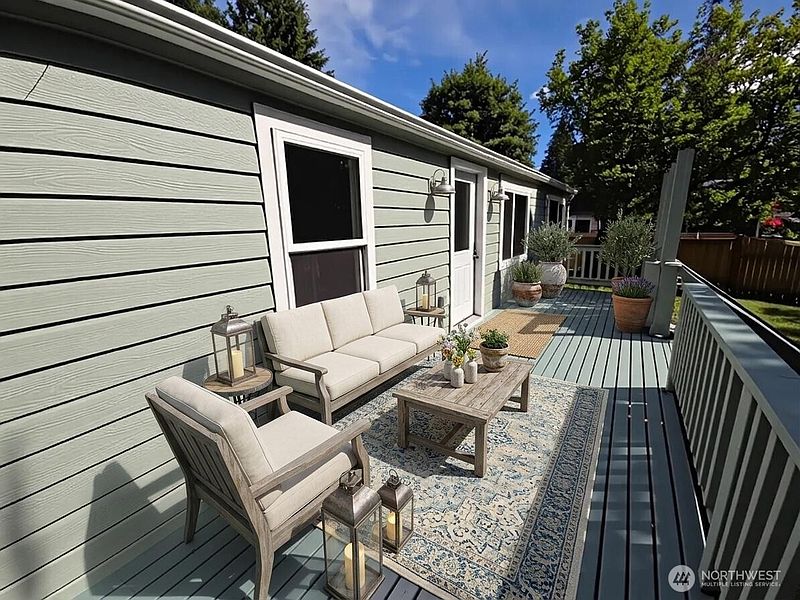 3rd image of 482 Hilltop Drive