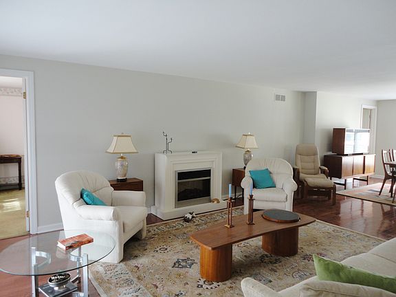 5th image of 32 Bernhardt Dr APT 8