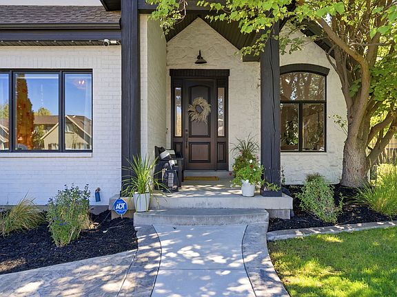 4th image of 515 S Silver Ln