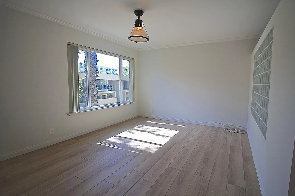 Building Photo - 11138 Aqua Vista St #49