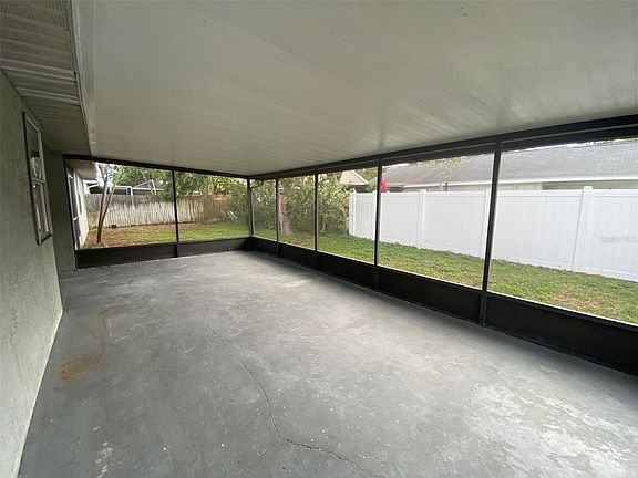 5th image of 325 Phlox Dr