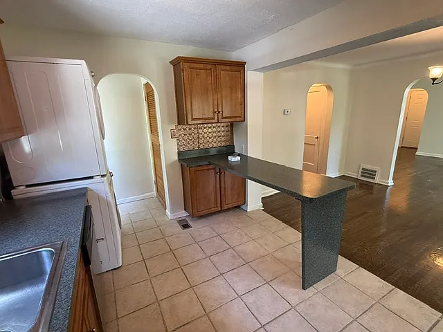 514 N Court St — Photo 12