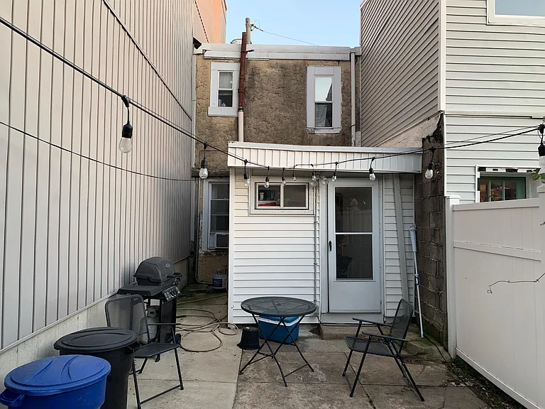 2312 Mercer St — Photo 9