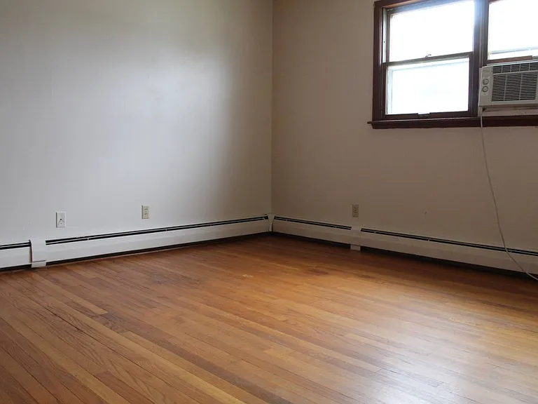 1321 Maple Dr #204 — Photo 4