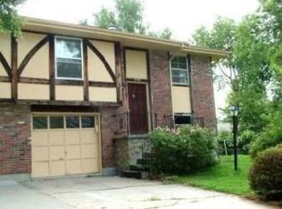 8507 Grandview Ave, Overland Park, KS 66212