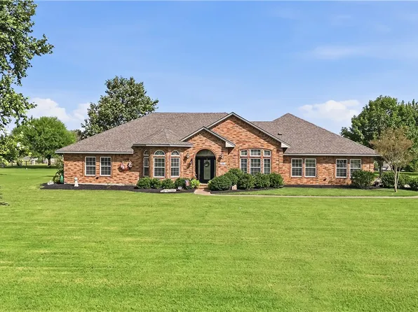 135 Apache Dr, Franklin, TX 77856