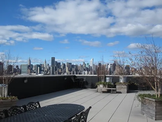 Sold by MNS | media 18