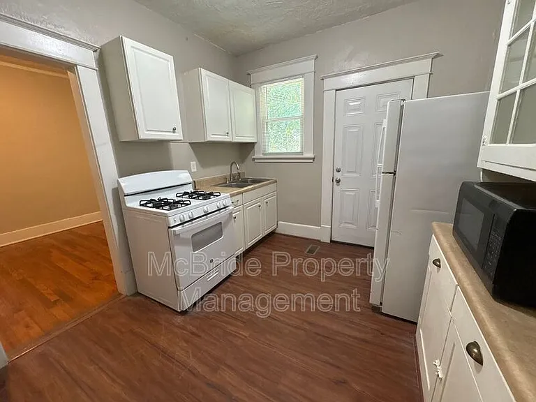1110 Troupe St — Photo 6