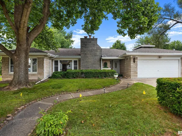 901 Lawndale Ave, Pekin, IL 61554