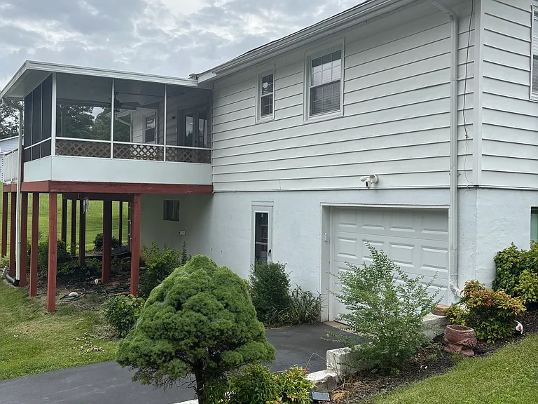 11157 Thornton Dr — Photo 2