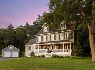 15 Page Ln, Epping, NH 03042